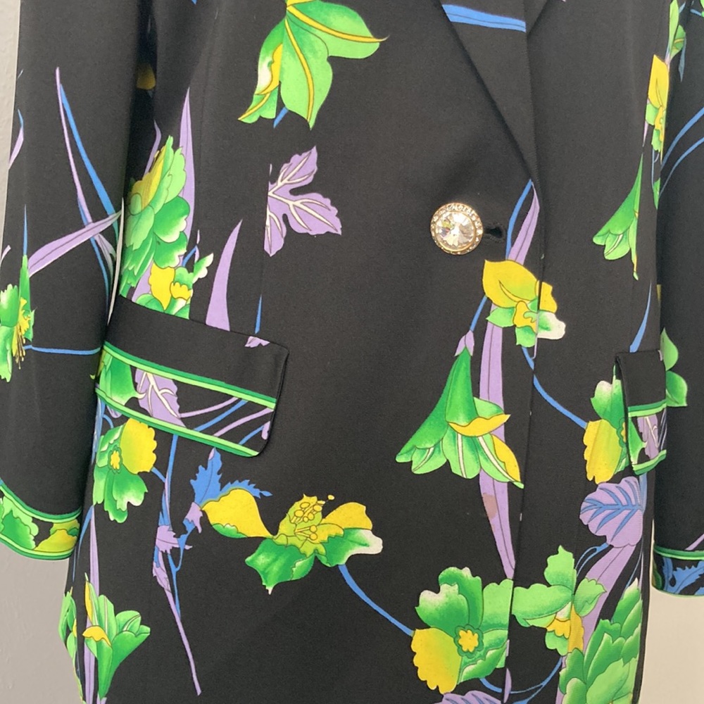 Blazer - Picture 3 of 5